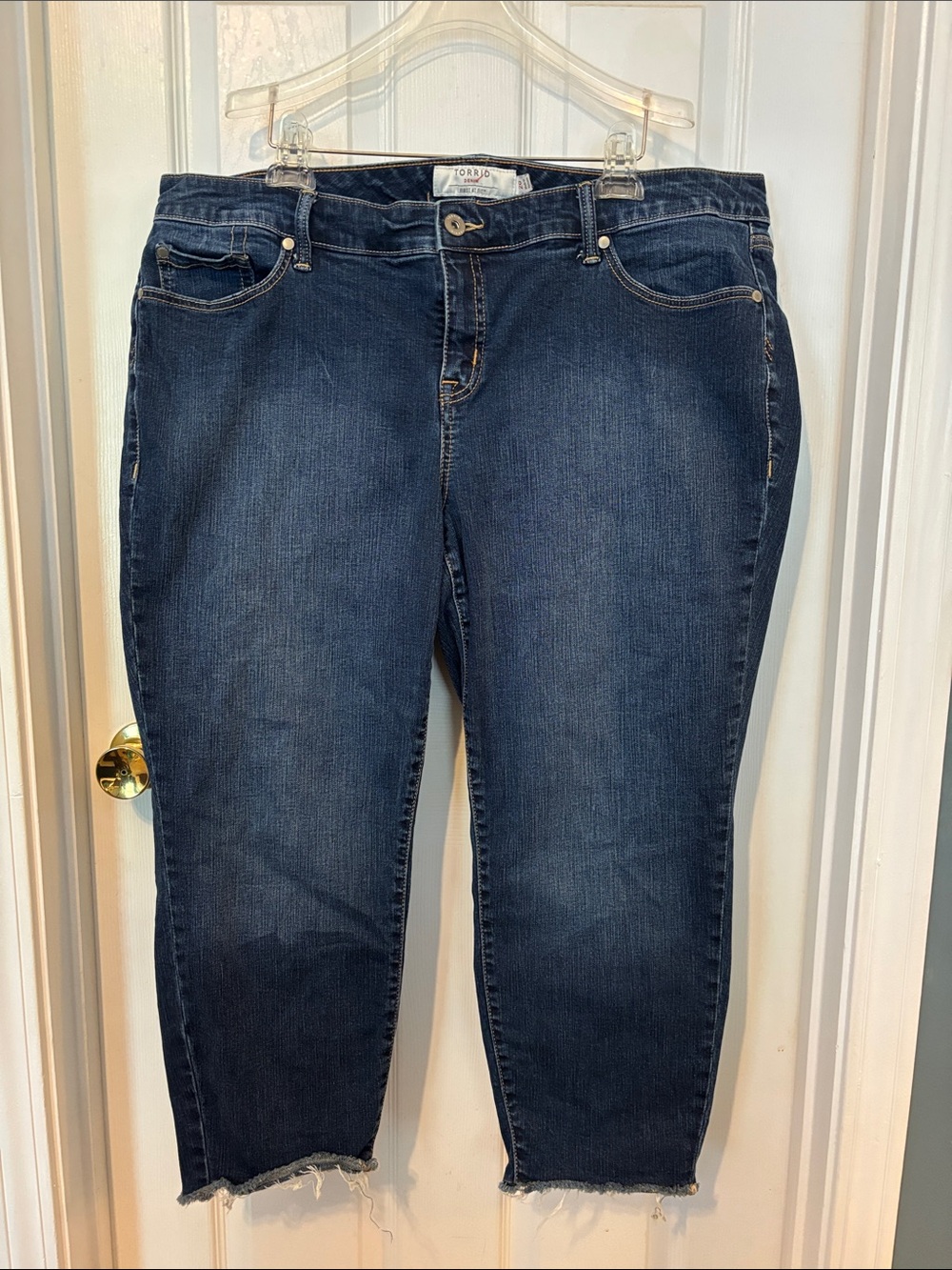 torrid Dark Indigo Frayed Hem Cropped Jeans size 20